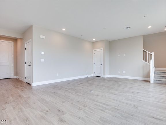 3rd image of 10448 Smokey Mariposa Ave