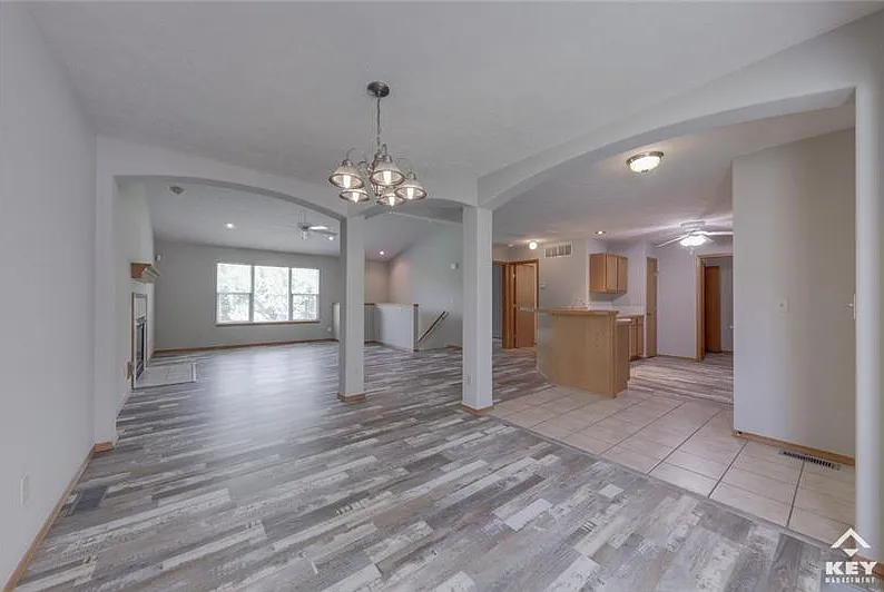 3 bed, 2211 sqft, $1,850 — Photo 2