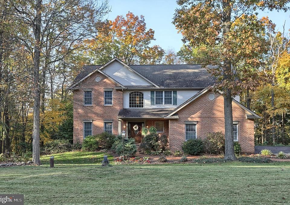 1st image of 621 Horseshoe Trail Dr