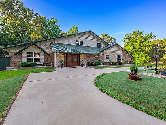 3rd image of 220 Caddo Dr