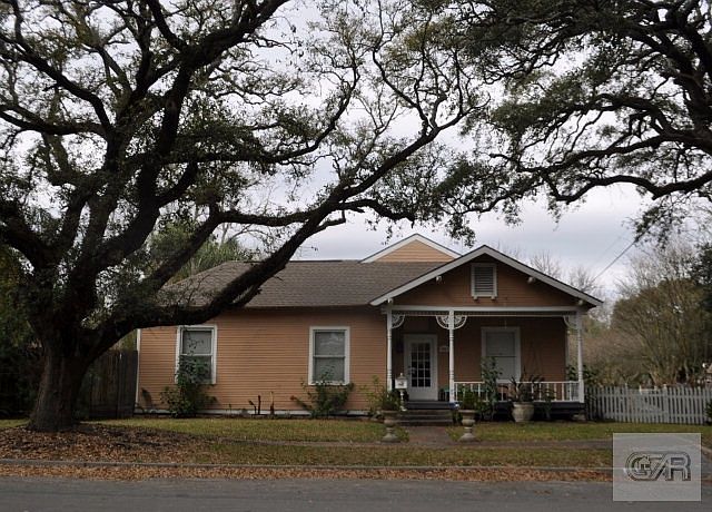 1st image of 302 11th Ave N
