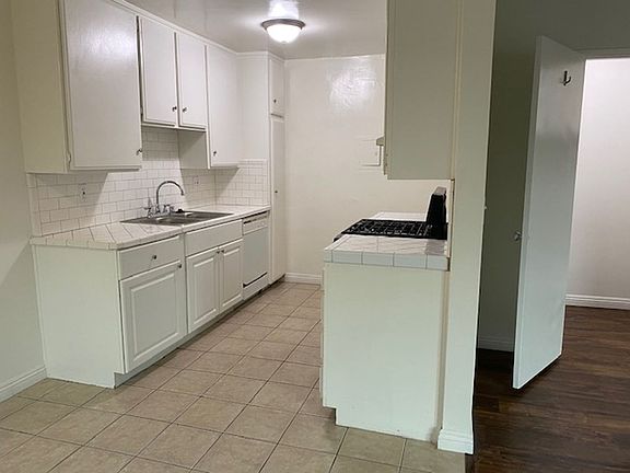 3rd image of 3873 College Ave #1