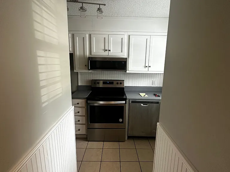 Center Town Condominiums — Photo 10