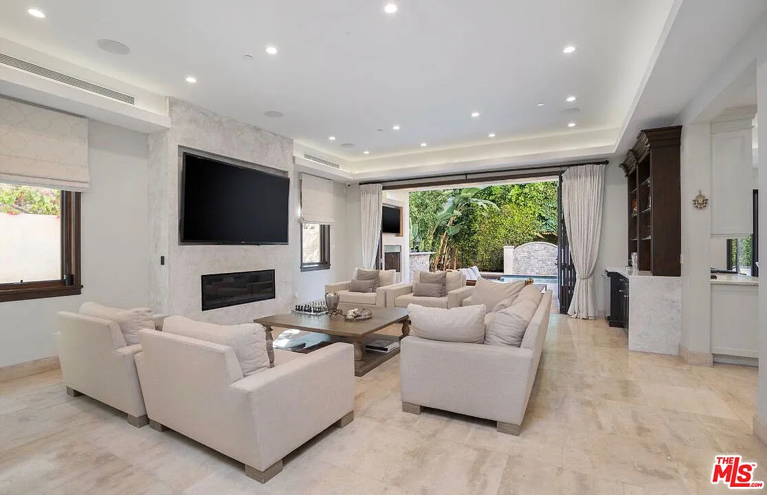 6 bed, 8.0 bath, $25,000 — Photo 2