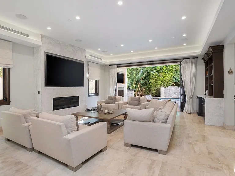 333 S Canon Dr — Photo 12