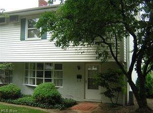 15 Meadowlawn Dr, Mentor, OH 44060