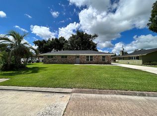 1023 Verna Dr, Nederland, TX 77627