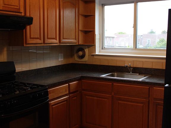 4th image of 2930 Lurting Ave