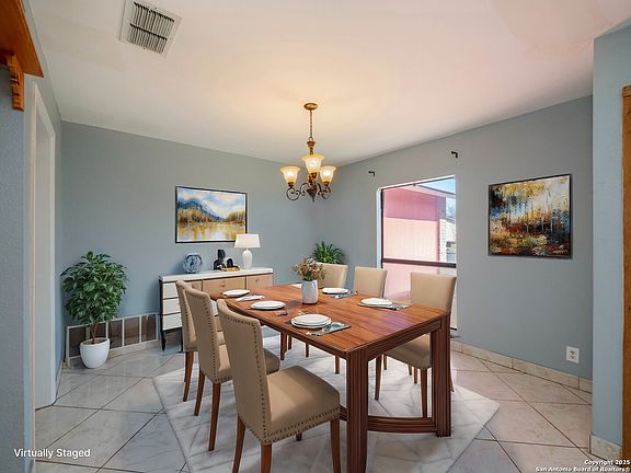 4th image of 7511 Lago Frio