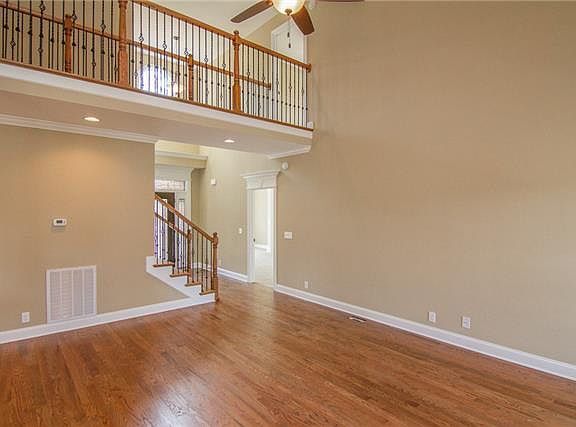 2nd image of 1828 Fairhaven Ln