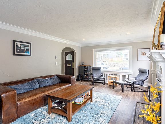 3rd image of 511 N L St #A
