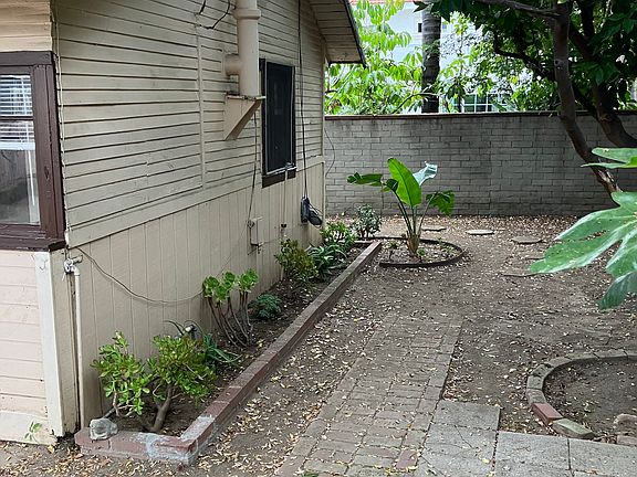 2nd image of 3212 Alameda St