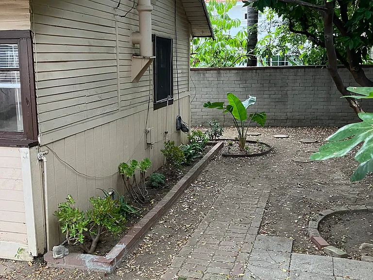 3212 Alameda St — Photo 2