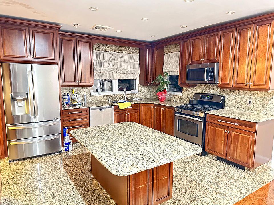 1st image of 158-04 Powells Cove Ave Floor 1
