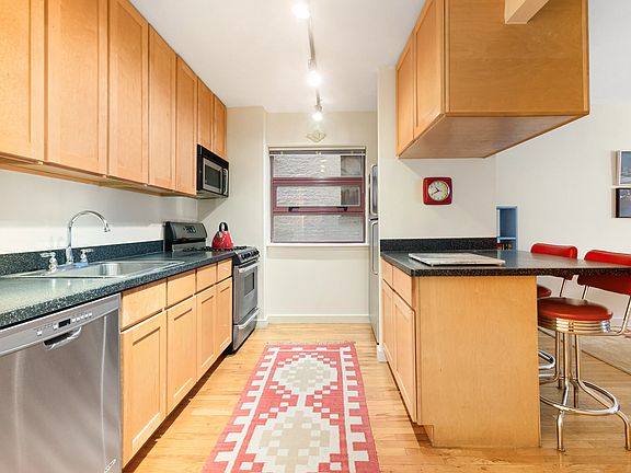 5th image of 217 E 7th St #3C