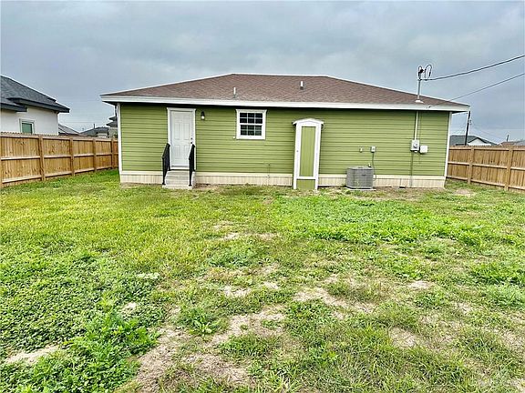 2nd image of 810 Hawk St