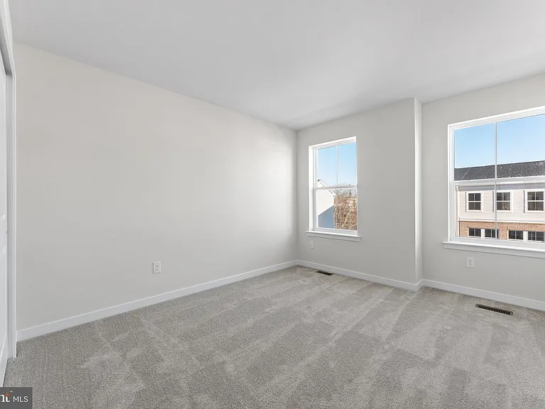 56 Continental Way — Photo 20
