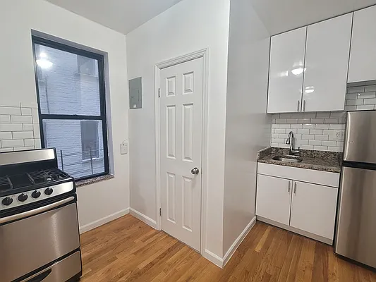 Rented by Douglas Elliman | media 8