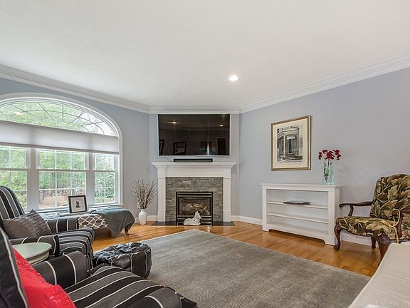5th image of 240 Mary Catherine Dr