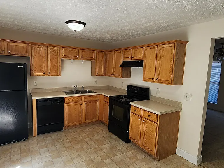Hemingway Apartments — Photo 2