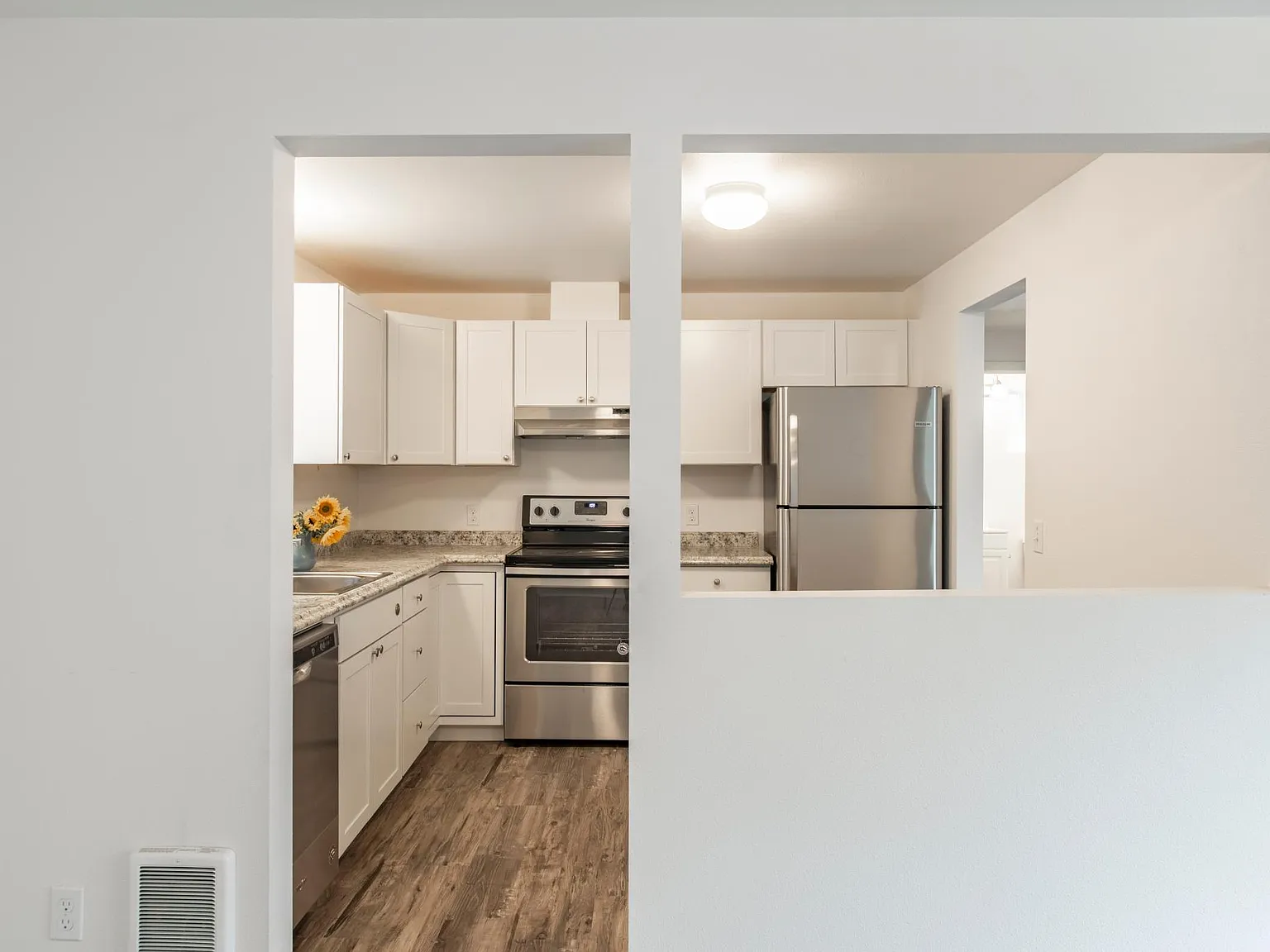 2 bed, 900 sqft, $1,595 — Photo 4