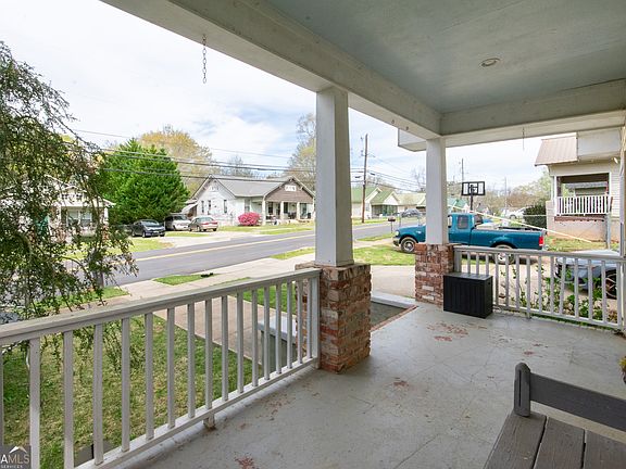 4th image of 517 Jefferson St