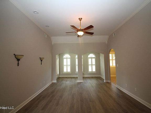 3rd image of 1344 Heritage Cir N