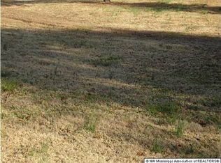 43 Hummingbird Ln, Byhalia, MS 38611