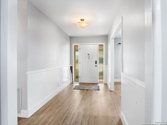 5th image of 541 Balfour Dr