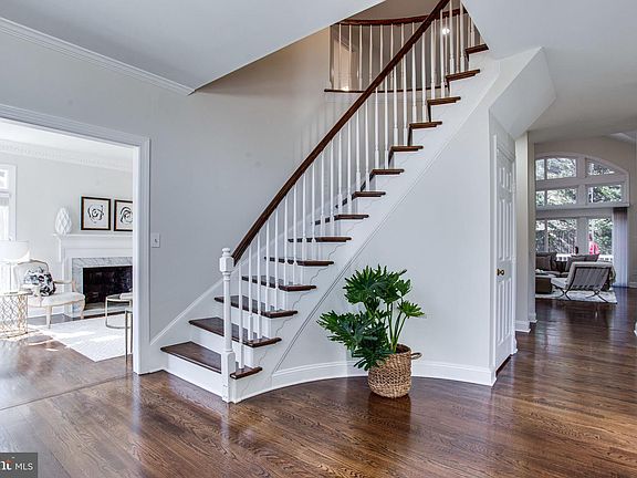 4th image of 10318 Greenwood Pl
