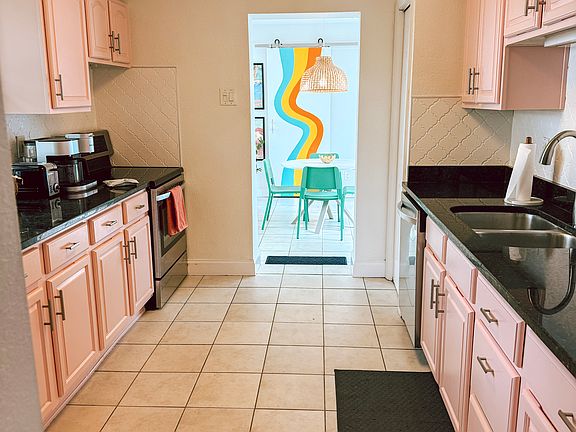 4th image of 2043 14th St N #A