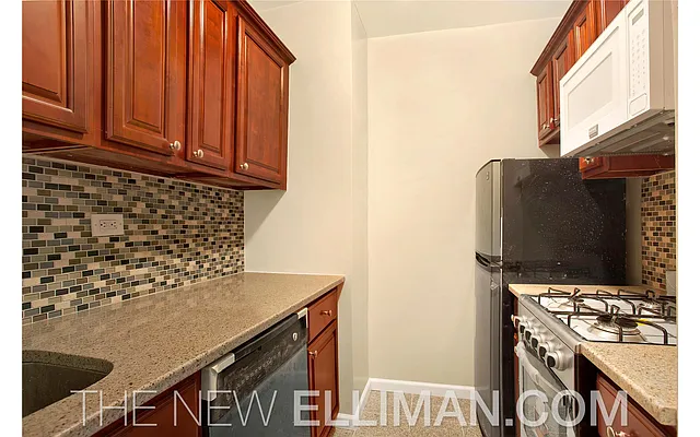 Rented by Douglas Elliman | media 18