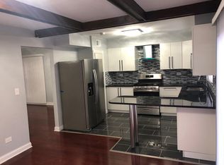 215 Stafford Dr, Wheeling, IL 60090