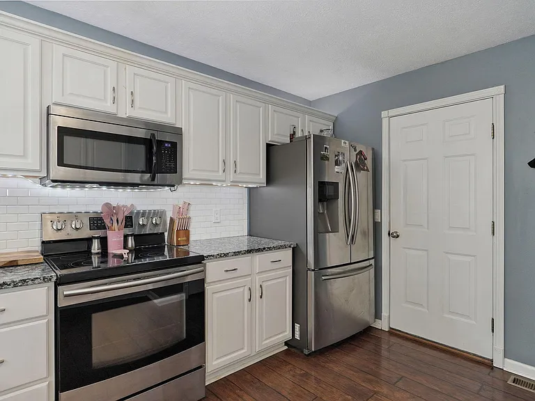 404 E Valley View Rd — Photo 16