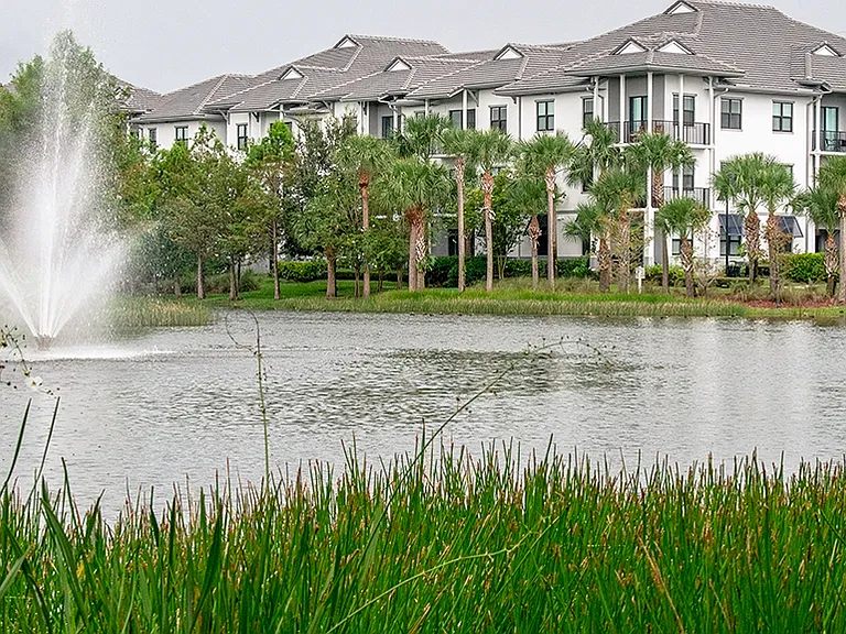 The Hamptons at Palm Beach Gardens Apartments — Photo 28