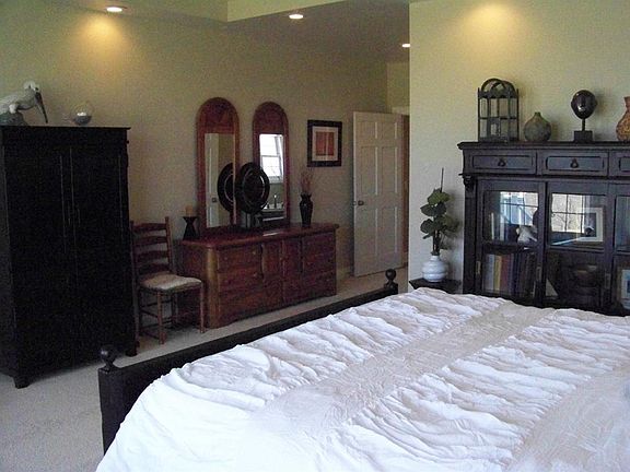 3rd image of 6114 Parker Ln