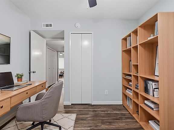 4th image of 2117 Newbury Dr