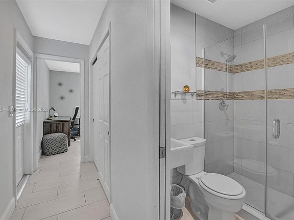 4th image of 21334 NE 18th Pl