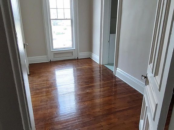 4th image of 285 Capital Ave NE #4