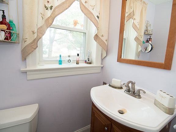 3rd image of 3254 Hazelwood Ave