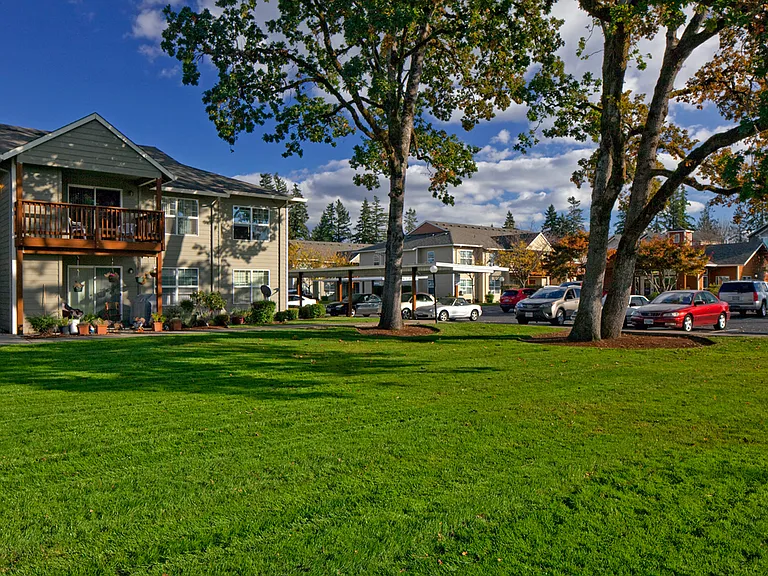 Suzann Plaza Apartments — Photo 8
