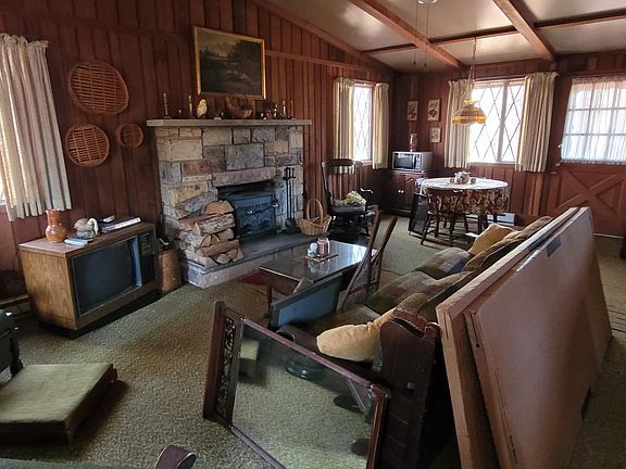 2nd image of 1455 Lake Ln