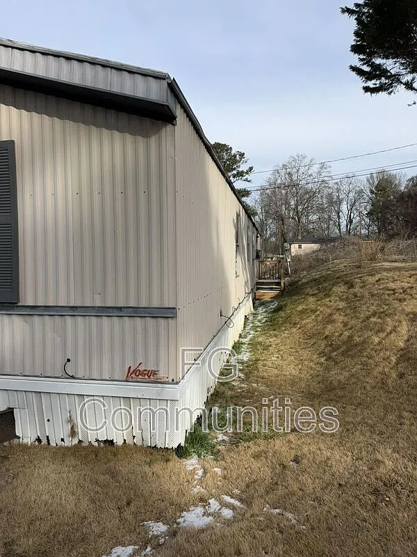3 bed, 2.0 bath, $750 — Photo 3