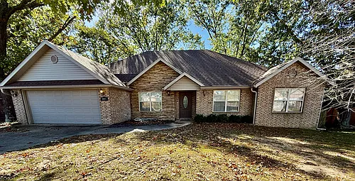 305 Meadows Ct Photo 1