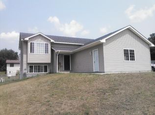 101 Appaloosa Ln SE, Isanti, MN 55040