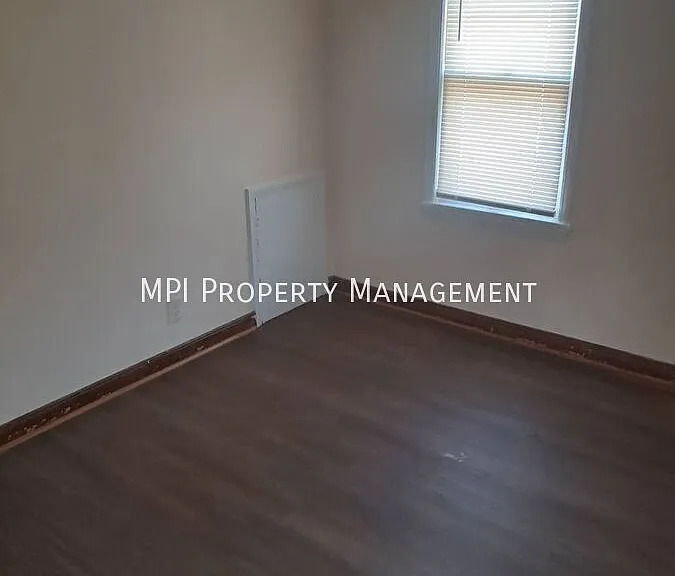 232 N 75th St #8 — Photo 11