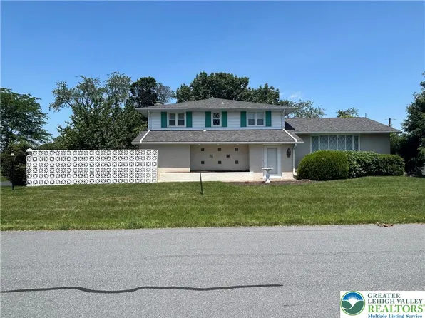 4941 Glenview St N, Schnecksville, PA 18078