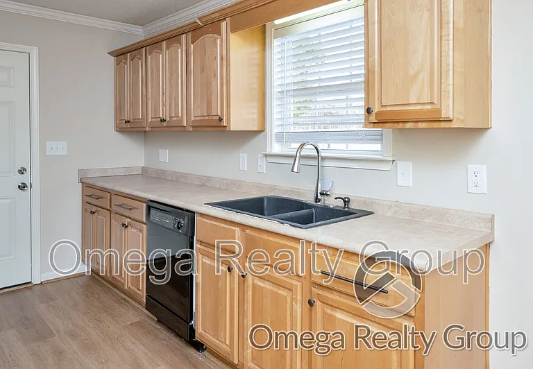 18488 Thoroughbred Dr — Photo 12