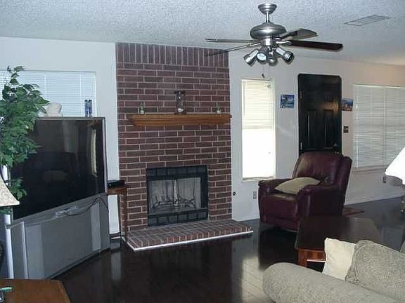 3rd image of 1217 Garden Path Dr