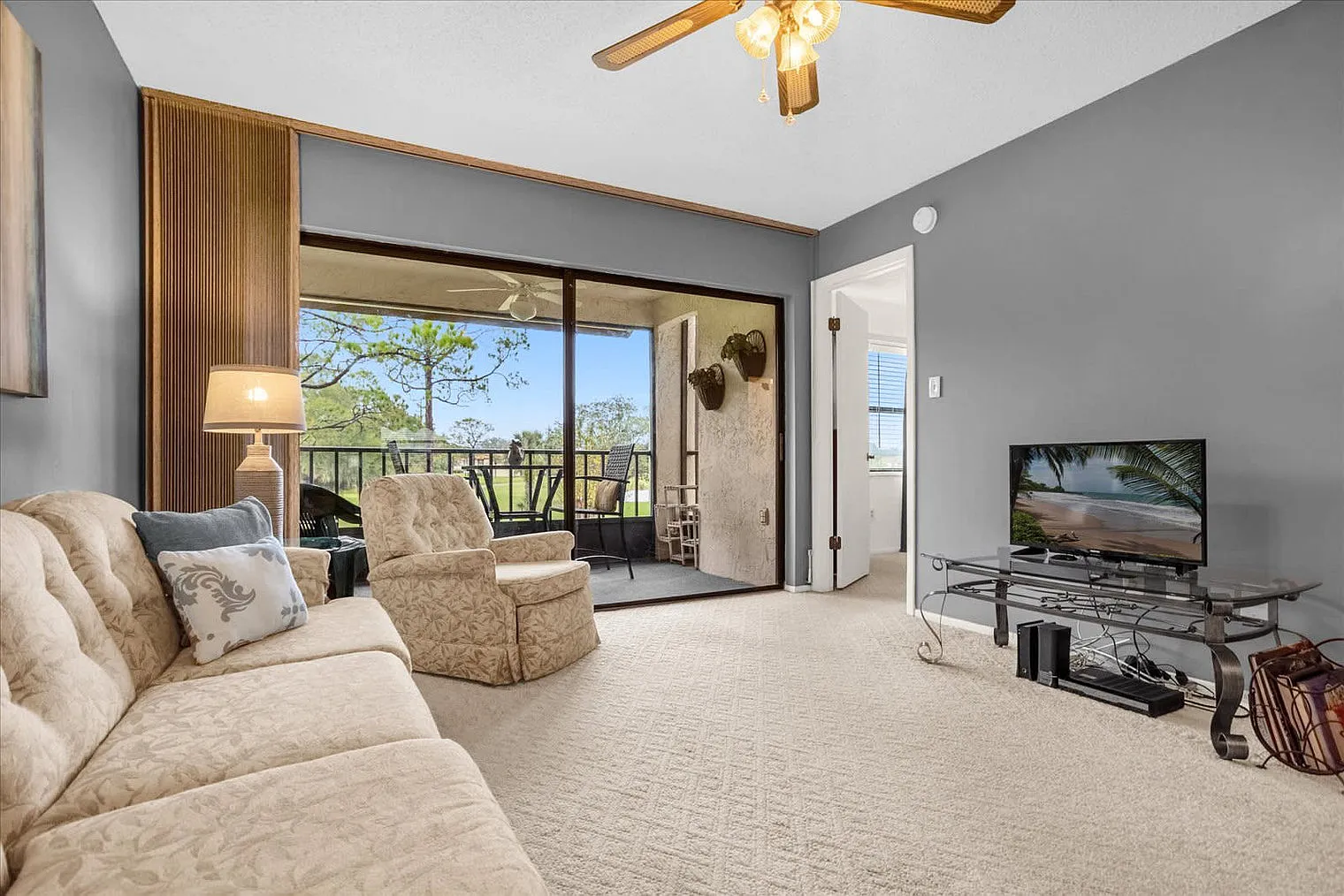 2 bed, 2.0 bath, 904 sqft, $2,894 — Photo 2